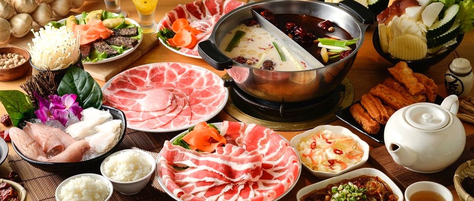 Standard Set 299 บาท หม้อหม่าล่า 2 ซีก เนื้อสไลด์พร้อมผักสด ข้าว น้ำจิ้ม และเครื่องเคียงครบ